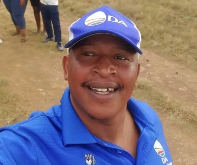 Selfie of DA Councillor Nhlalayenza Ndlovu wearing Democratic Alliance regalia