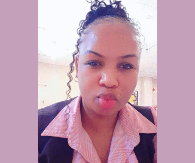 Zamanguni Gumede in her ShopRite uniform, smiling for a selfie at work