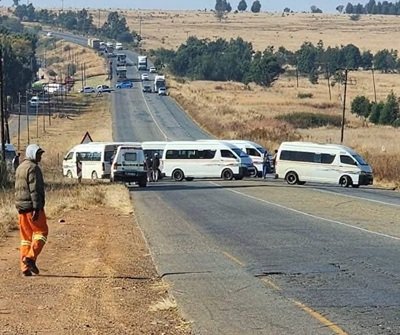 Taxis blocking a road in Klipriver, KwaZulu-Natal, with private cars turning back in fear.